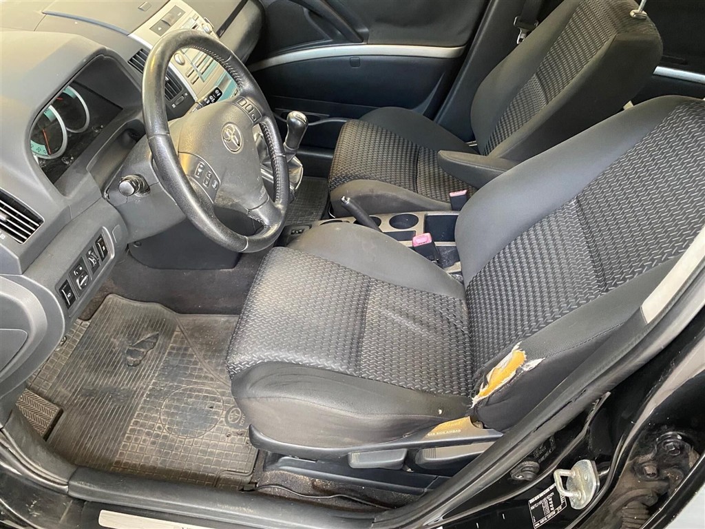 Toyota Corolla Verso 2,2 D-4D DPF 136HK Van - Image 11
