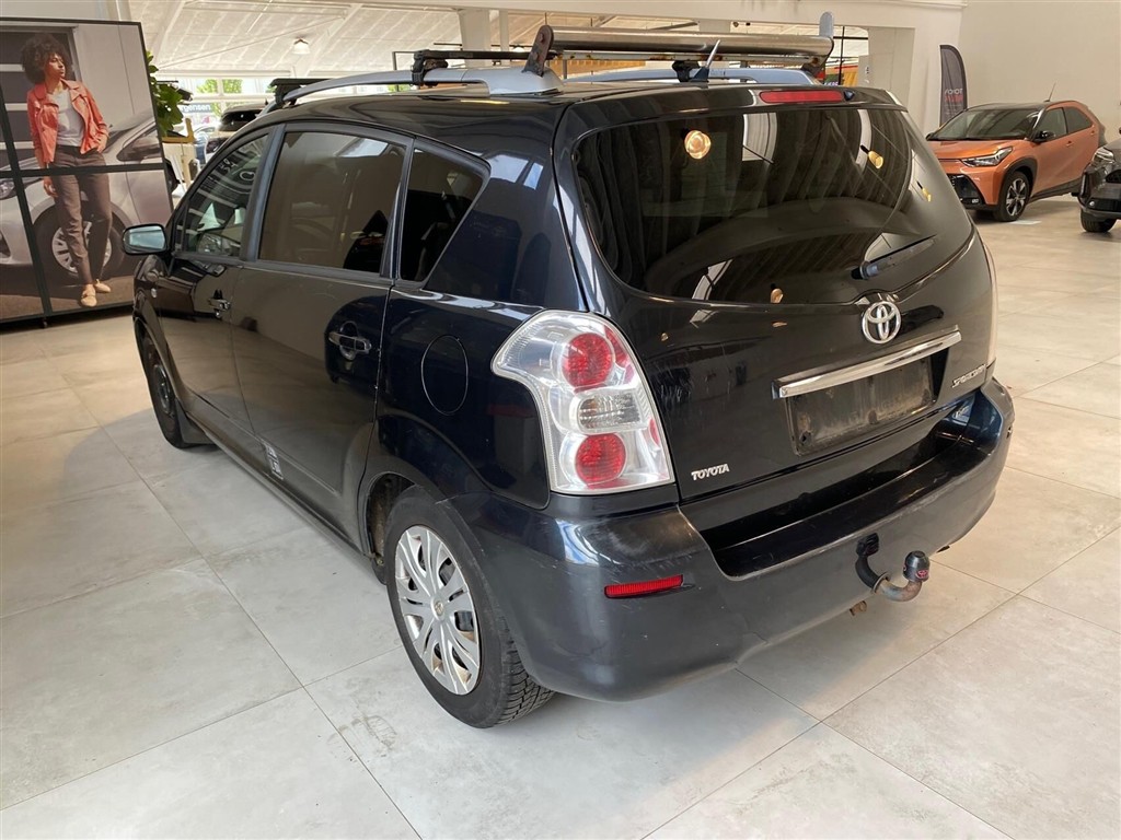 Toyota Corolla Verso 2,2 D-4D DPF 136HK Van - Image 3