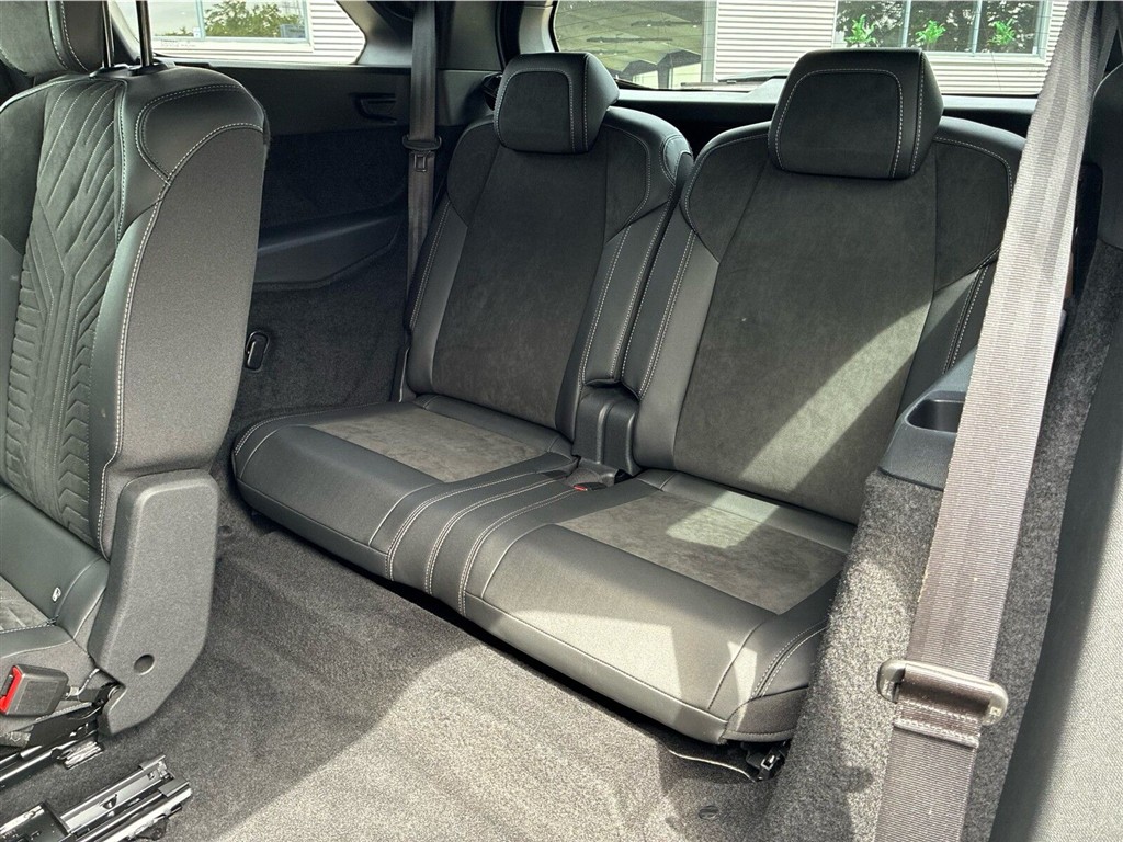 Peugeot e-5008 EL GT Pack 210HK 5d Aut. - Image 19