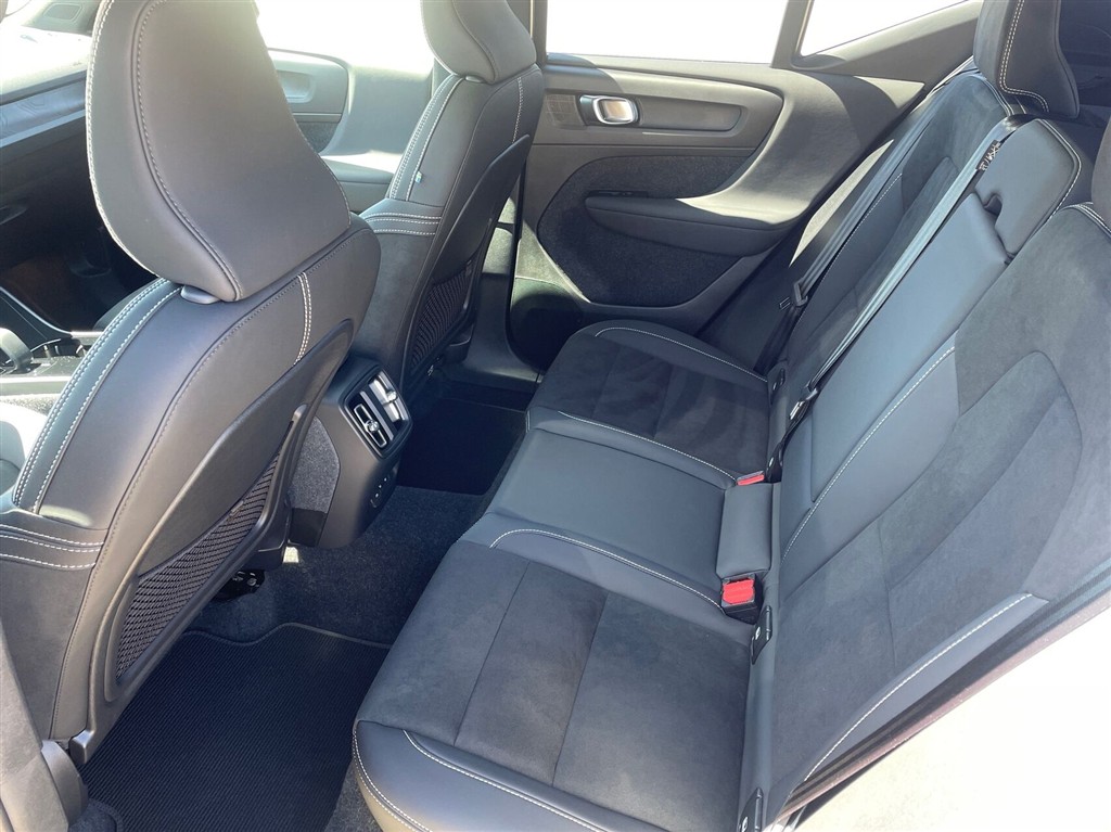 Volvo EX40 Twin Engine Black Edition AWD 408HK 5d Aut. - Image 7