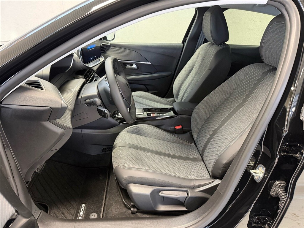 Peugeot e-208 EL Prestige Tech Pack 156HK 5d Aut. - Image 7