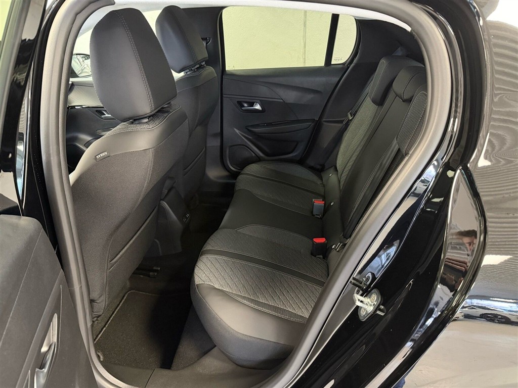 Peugeot e-208 EL Prestige Tech Pack 156HK 5d Aut. - Image 9