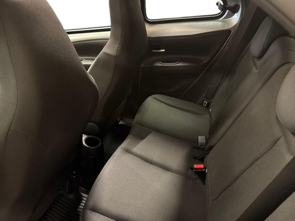 Toyota Aygo X 1,0 VVT-I Air Active 72HK 5d - Image 11