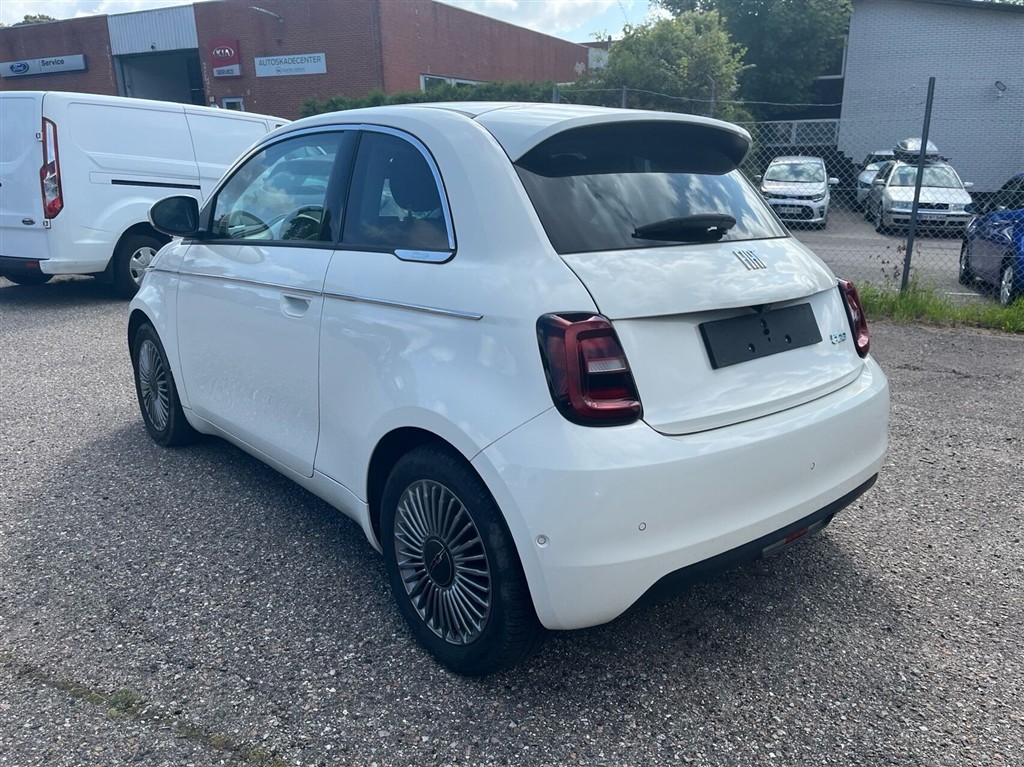 Fiat 500e 3+1 EL Icon Pack 118HK 4d Aut. - Image 2