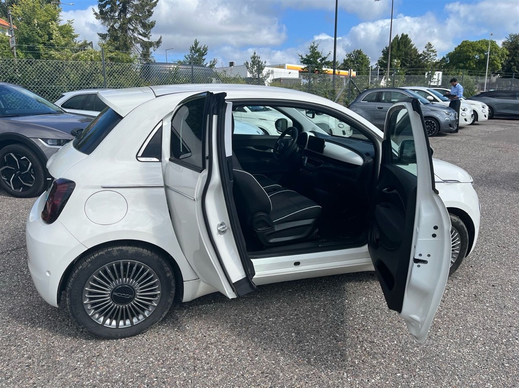 Fiat 500e 3+1 EL Icon Pack 118HK 4d Aut. - Image 3