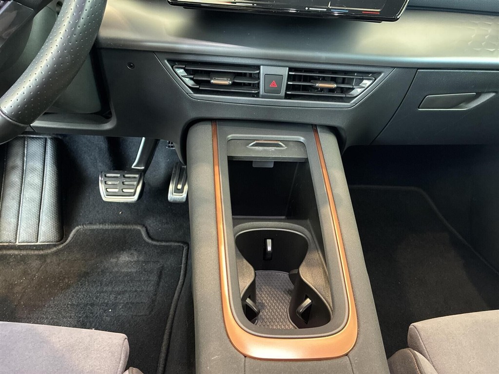 Cupra Born EL Dinamica Pack High 204HK 5d Aut. - Image 8