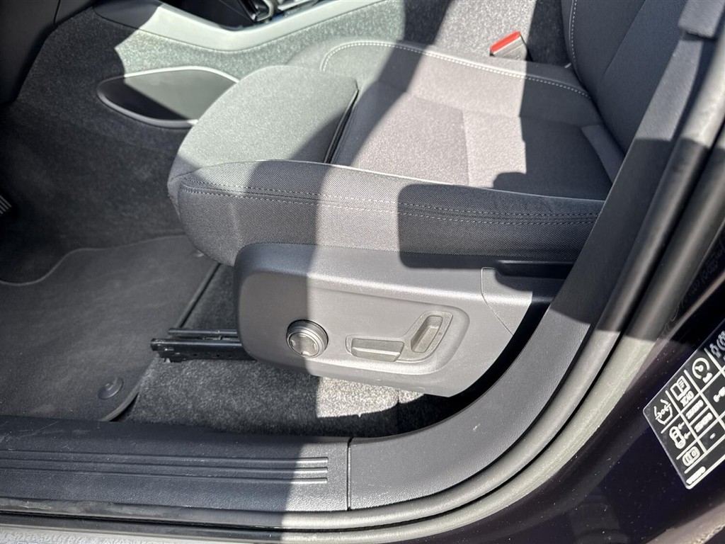 Volvo XC40 P6 Recharge Plus 231HK 5d Aut. - Image 17