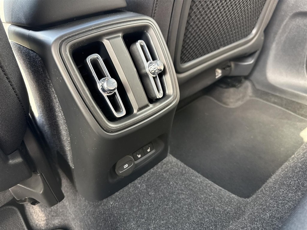 Volvo XC40 P6 Recharge Plus 231HK 5d Aut. - Image 20
