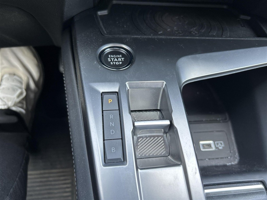 Peugeot 308 1,6 Plugin-hybrid First Selection EAT8 180HK 5d 8g Aut. - Image 9