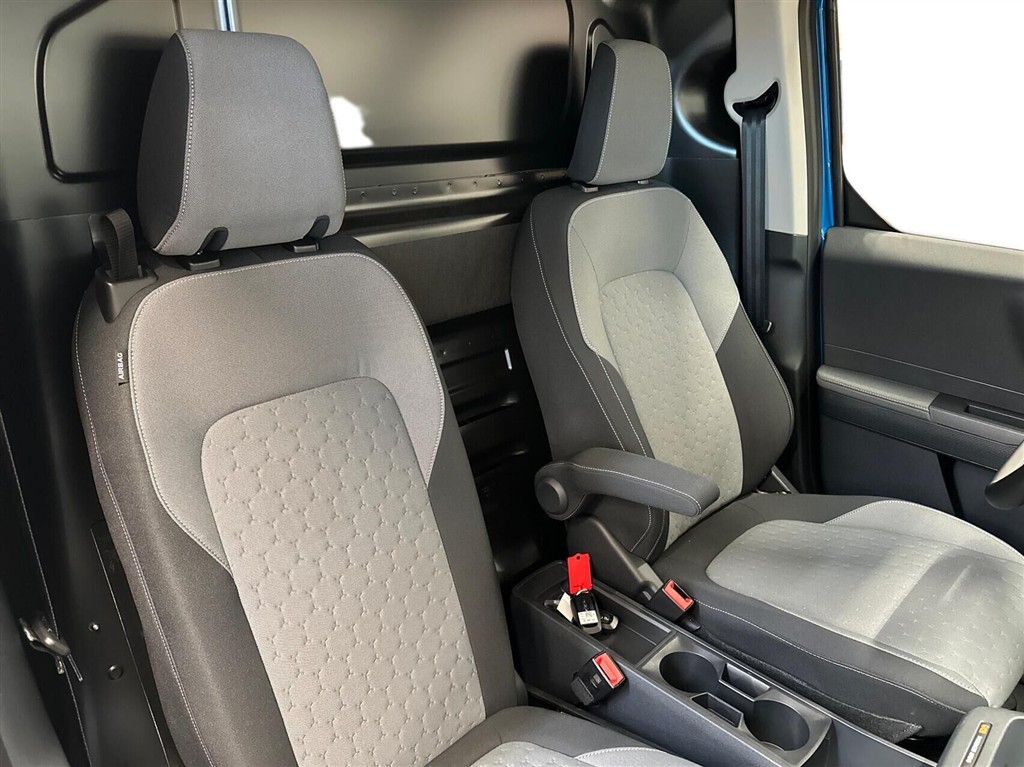 Ford E-Transit Courier EL Limited 136HK Van Aut. - Image 12