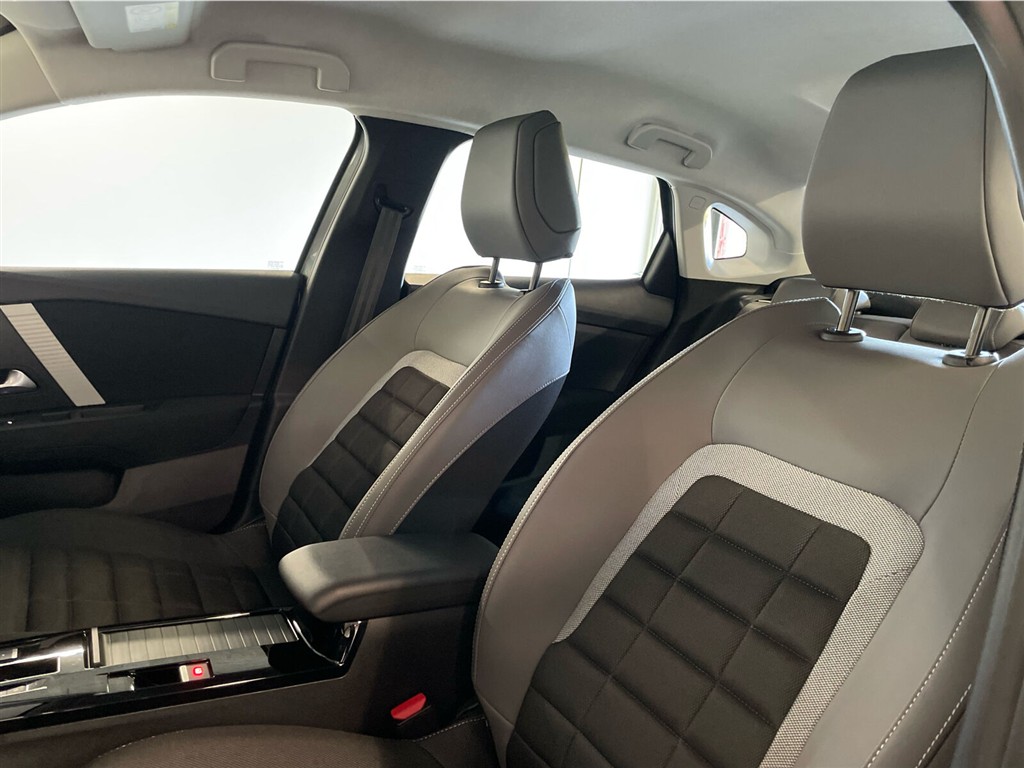 Citroën e-C4 X EL Plus 136HK 5d Aut. - Image 15