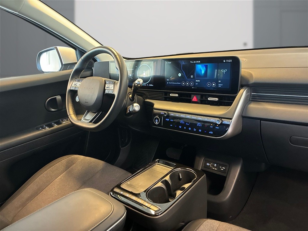 Hyundai Ioniq 5 Electric 63 kWh Essential 170HK 5d Aut. - Image 8