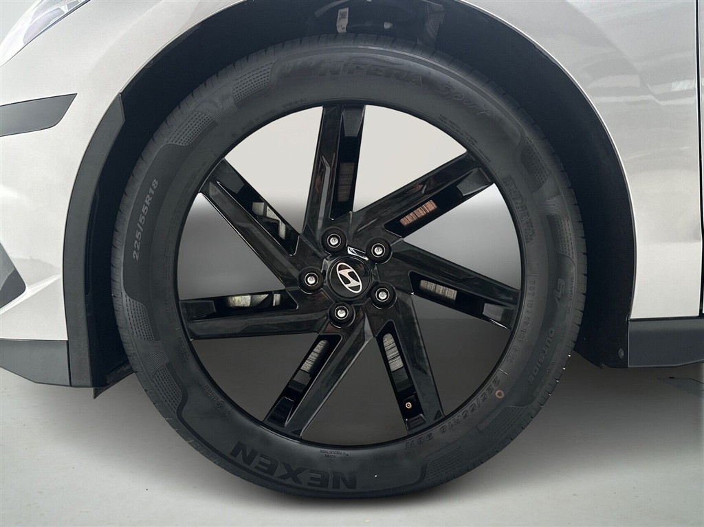 Hyundai Ioniq 6 Electric 53 kWh Essential 151HK Aut. - Image 9