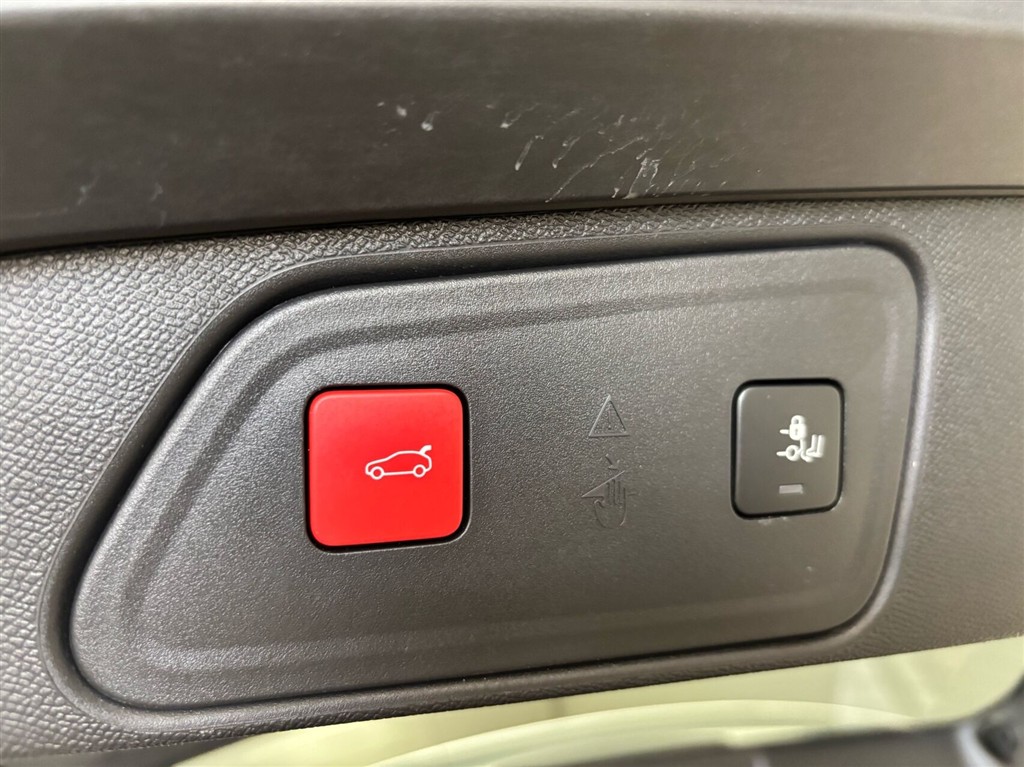 Peugeot 3008 1,6 PureTech Plugin-hybrid Allure LTD EAT8 225HK 5d 8g Aut. - Image 4