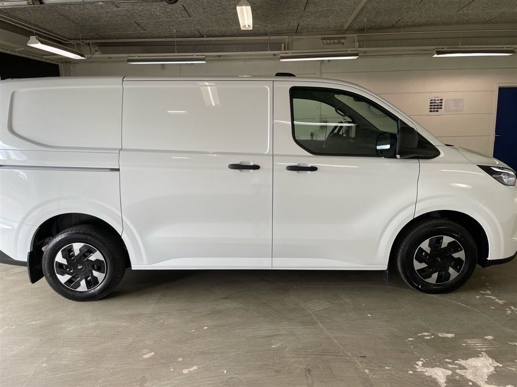 Ford E-Transit Custom 320 L1H1 EL Trend 136HK Van Aut. - Image 7