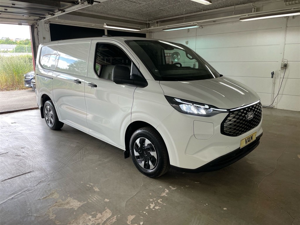 Ford E-Transit Custom 320 L1H1 EL Trend 136HK Van Aut. - Image 8