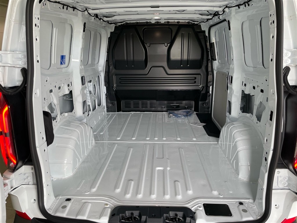 Ford E-Transit Custom 320 L1H1 EL Trend 136HK Van Aut. - Image 11