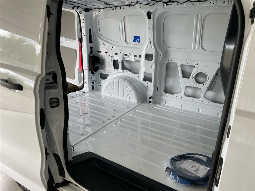 Ford E-Transit Custom 320 L1H1 EL Trend 136HK Van Aut. - Image 12