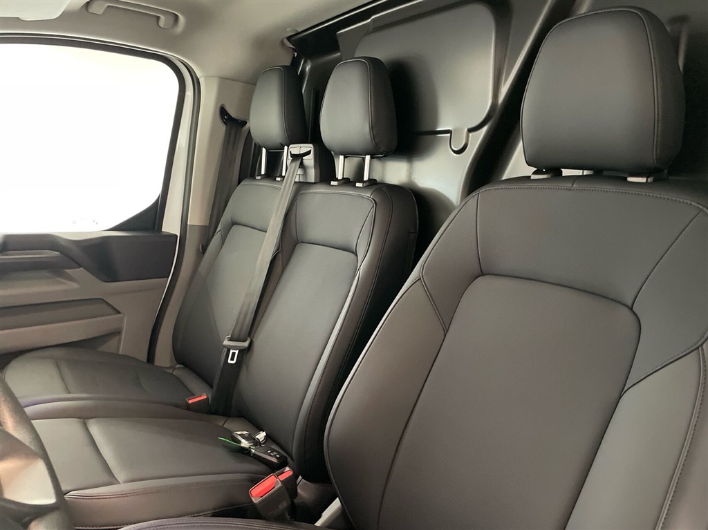 Ford E-Transit Custom 320 L1H1 EL Trend 136HK Van Aut. - Image 16
