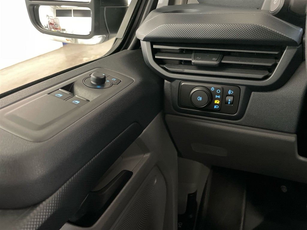 Ford E-Transit Custom 320 L1H1 EL Trend 136HK Van Aut. - Image 25
