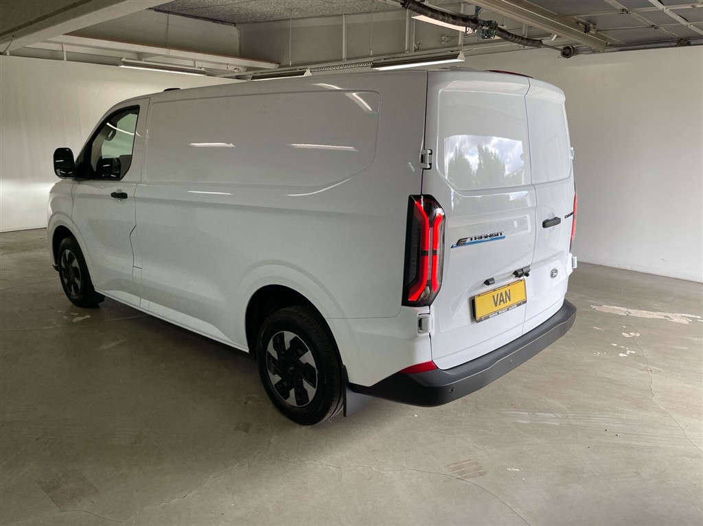 Ford E-Transit Custom 320 L1H1 EL Trend 136HK Van Aut. - Image 4