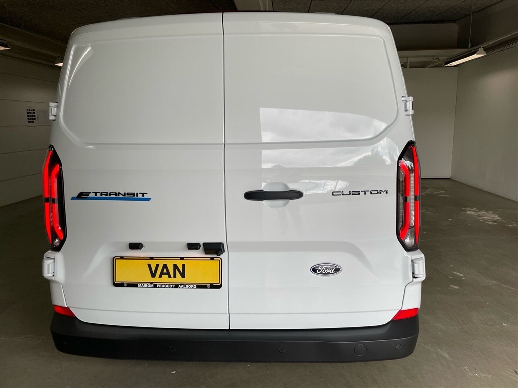 Ford E-Transit Custom 320 L1H1 EL Trend 136HK Van Aut. - Image 5
