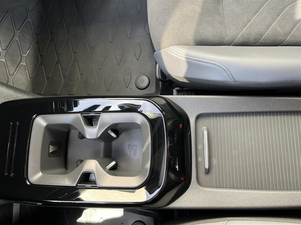 VW ID.4 EL Pro Performance 204HK 5d Aut. - Image 16