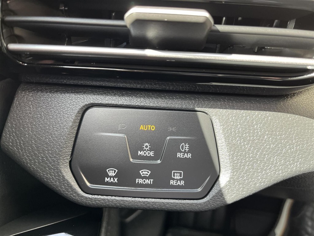 VW ID.4 EL Pro Performance 204HK 5d Aut. - Image 19