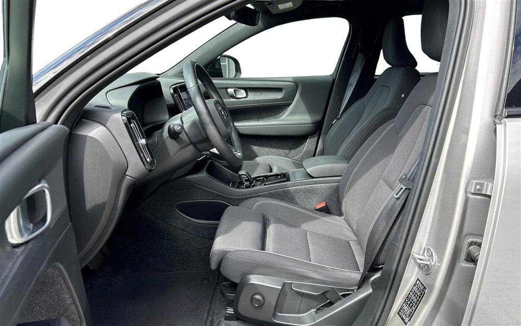 Volvo XC40 Recharge Extended Range Core 252HK 5d Aut. - Image 10