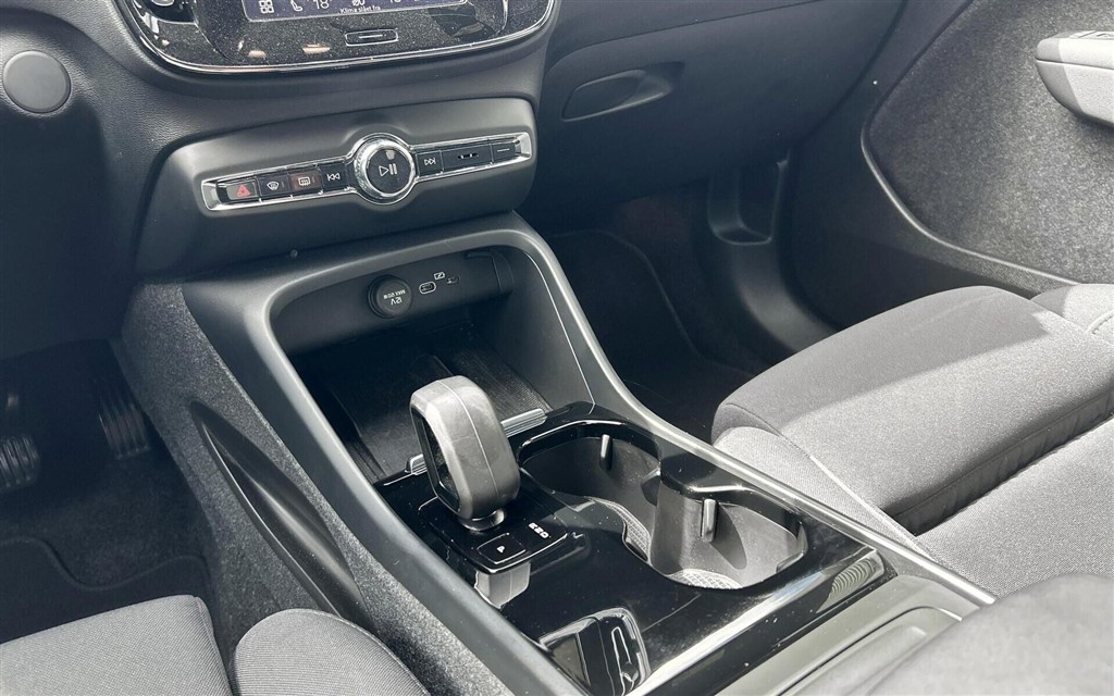 Volvo XC40 Recharge Extended Range Core 252HK 5d Aut. - Image 15