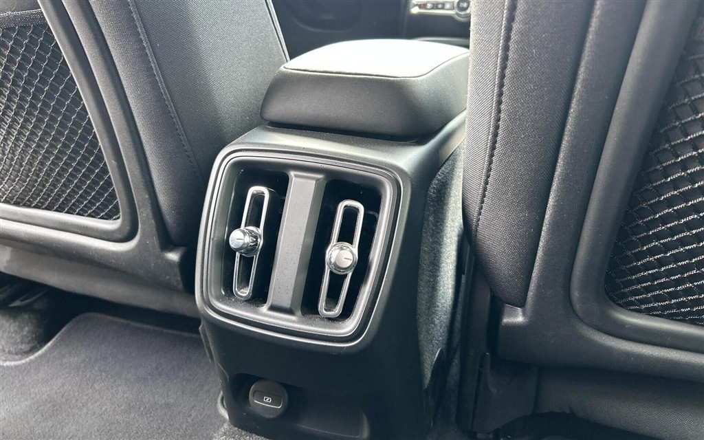 Volvo XC40 Recharge Extended Range Core 252HK 5d Aut. - Image 17