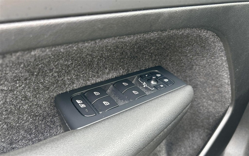 Volvo XC40 Recharge Extended Range Core 252HK 5d Aut. - Image 18