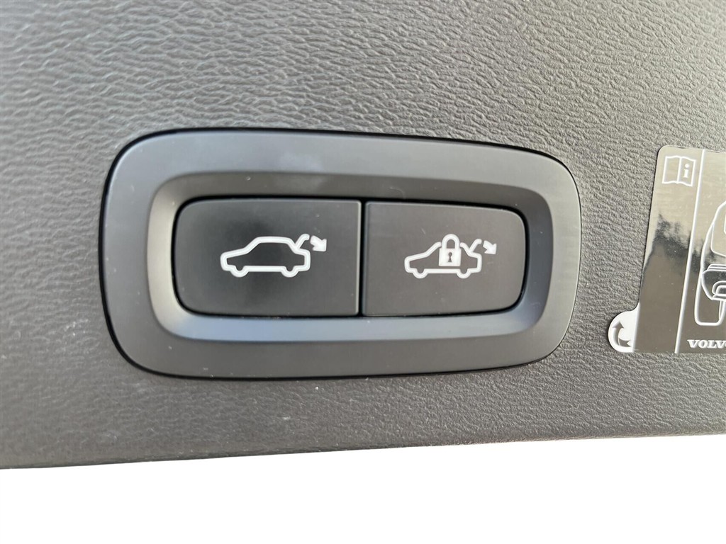 Volvo XC40 P8 Recharge Twin Plus AWD 408HK 5d Aut. - Image 11
