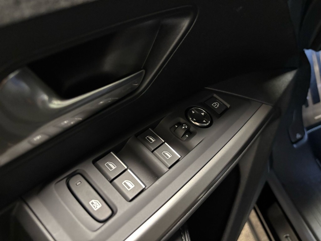 Peugeot e-5008 EL GT 210HK 5d Aut. - Image 8