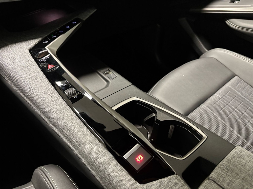 Peugeot e-5008 EL GT 210HK 5d Aut. - Image 21