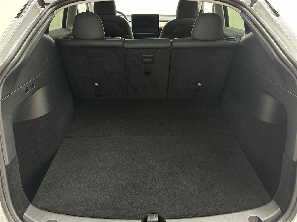 Tesla Model Y EL Long Range AWD 514HK 5d Aut. - Image 13
