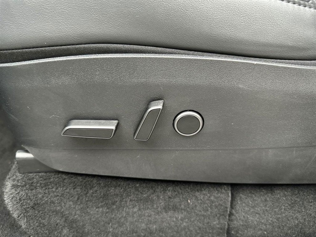 Tesla Model Y EL Long Range AWD 514HK 5d Aut. - Image 16