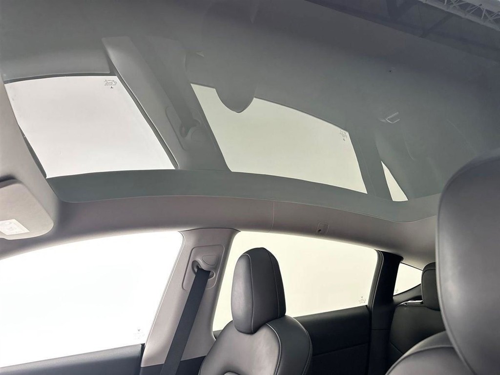 Tesla Model Y EL Long Range AWD 514HK 5d Aut. - Image 17