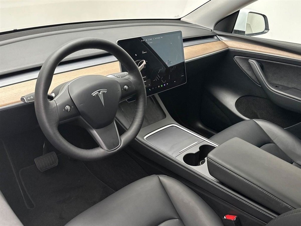 Tesla Model Y EL Long Range AWD 514HK 5d Aut. - Image 3