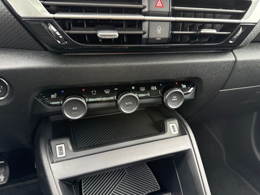 Citroën e-C4 EL Shine 136HK 5d Aut. - Image 16