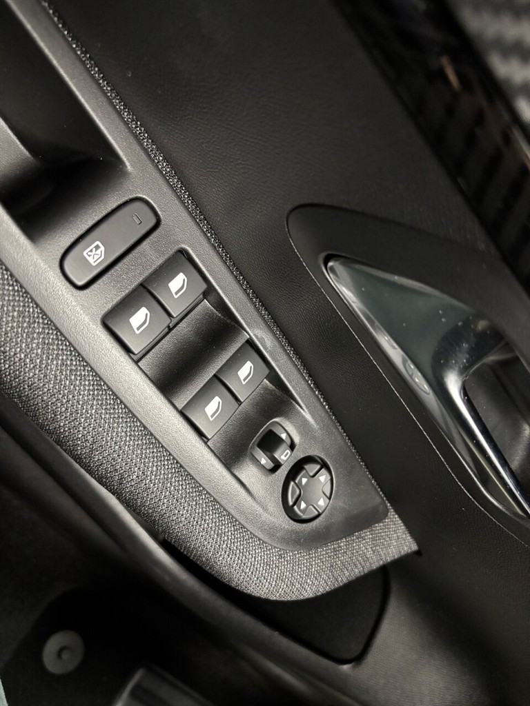 Peugeot e-208 EL Style 136HK 5d Aut. - Image 11