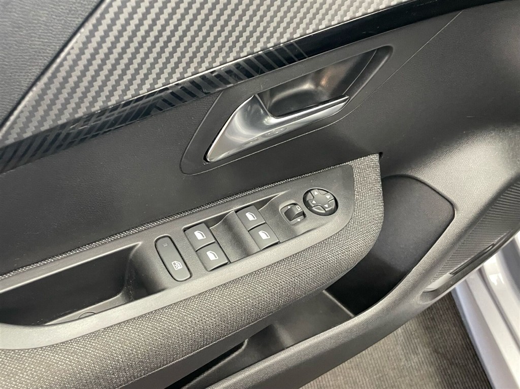 Peugeot e-208 EL Style 136HK 5d Aut. - Image 11