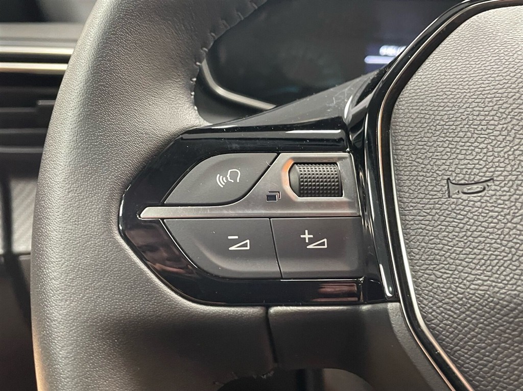 Peugeot e-208 EL Style 136HK 5d Aut. - Image 12