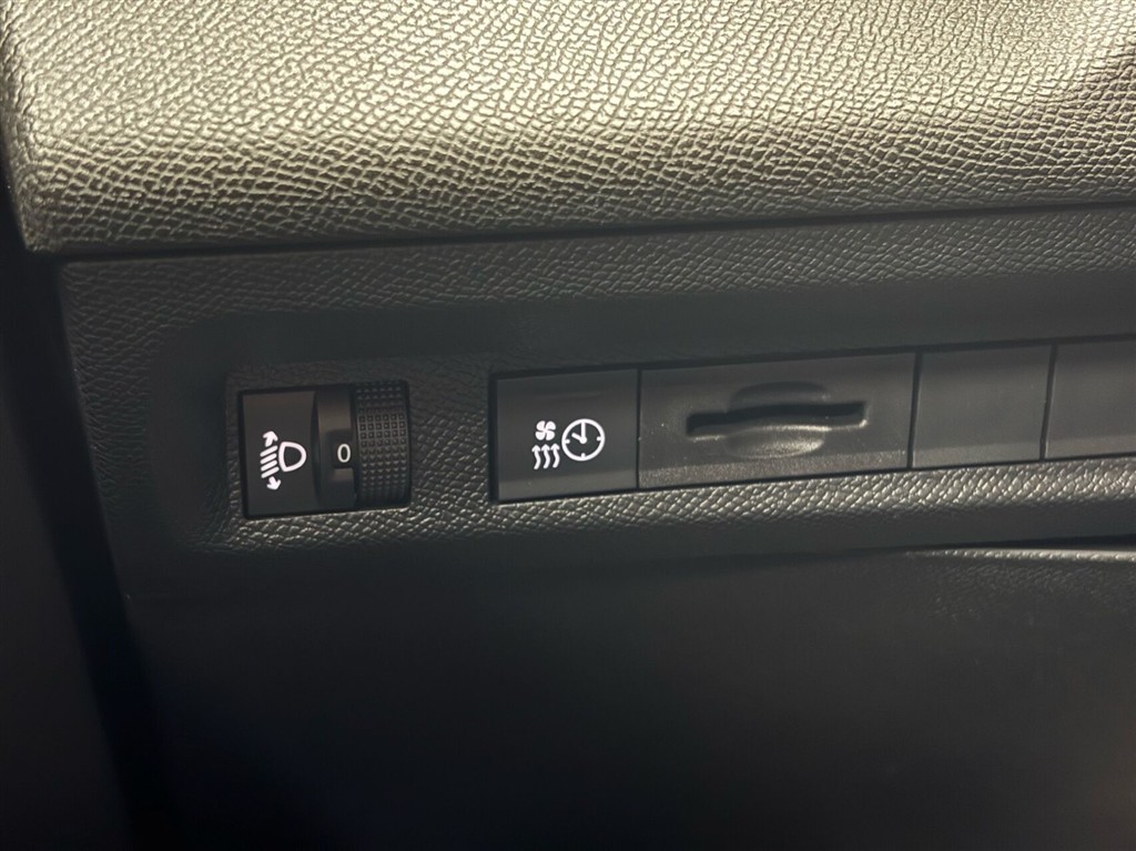 Peugeot e-308 SW EL Style 156HK Stc Aut. - Image 23