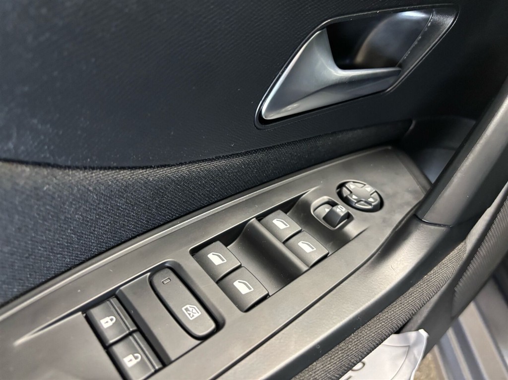 Peugeot e-308 SW EL Style 156HK Stc Aut. - Image 7