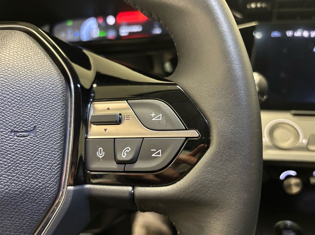Peugeot e-308 SW EL Style 156HK Stc Aut. - Image 10