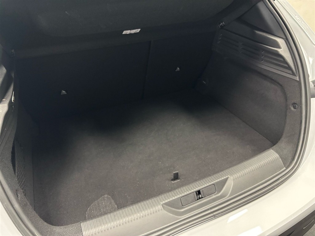 Peugeot e-308 EL Style 156HK Stc Aut. - Image 6
