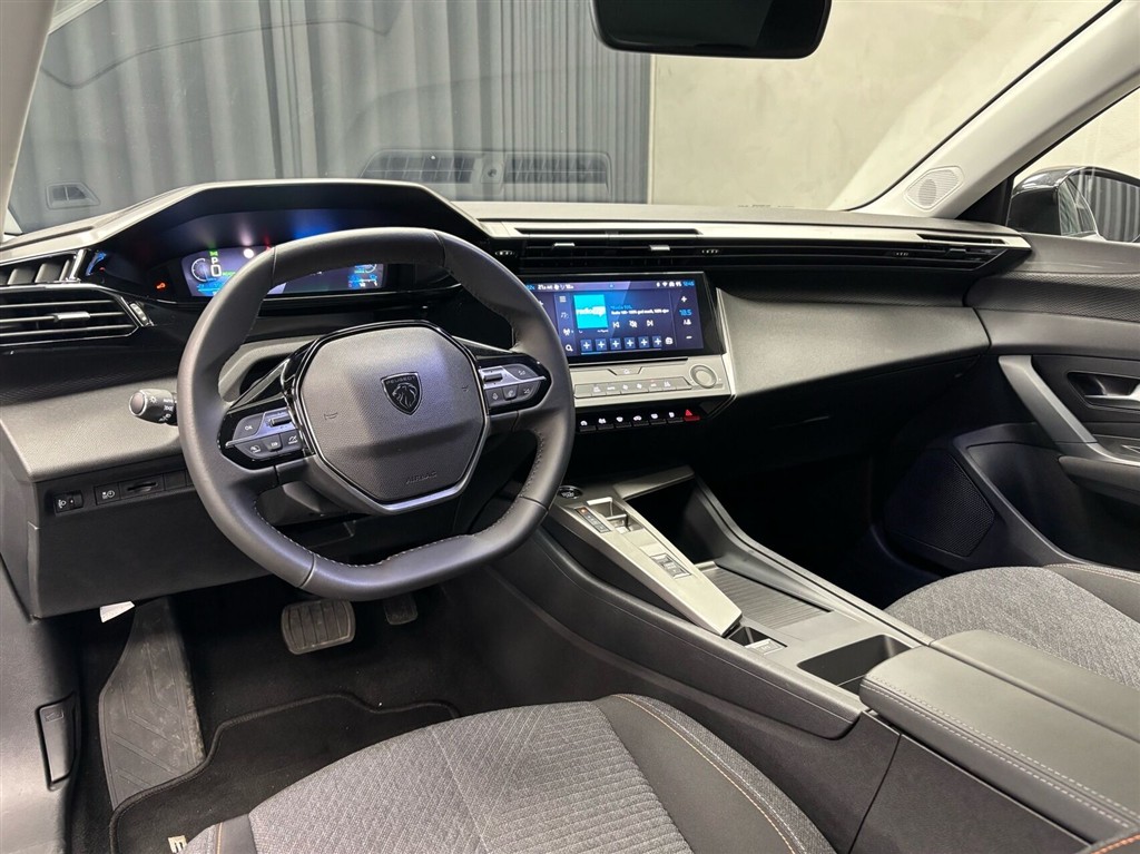 Peugeot e-308 EL Style 156HK Stc Aut. - Image 9