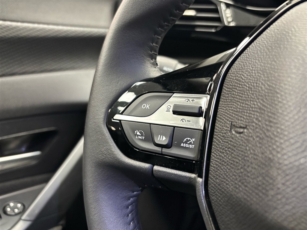 Peugeot e-308 EL Style 156HK Stc Aut. - Image 11
