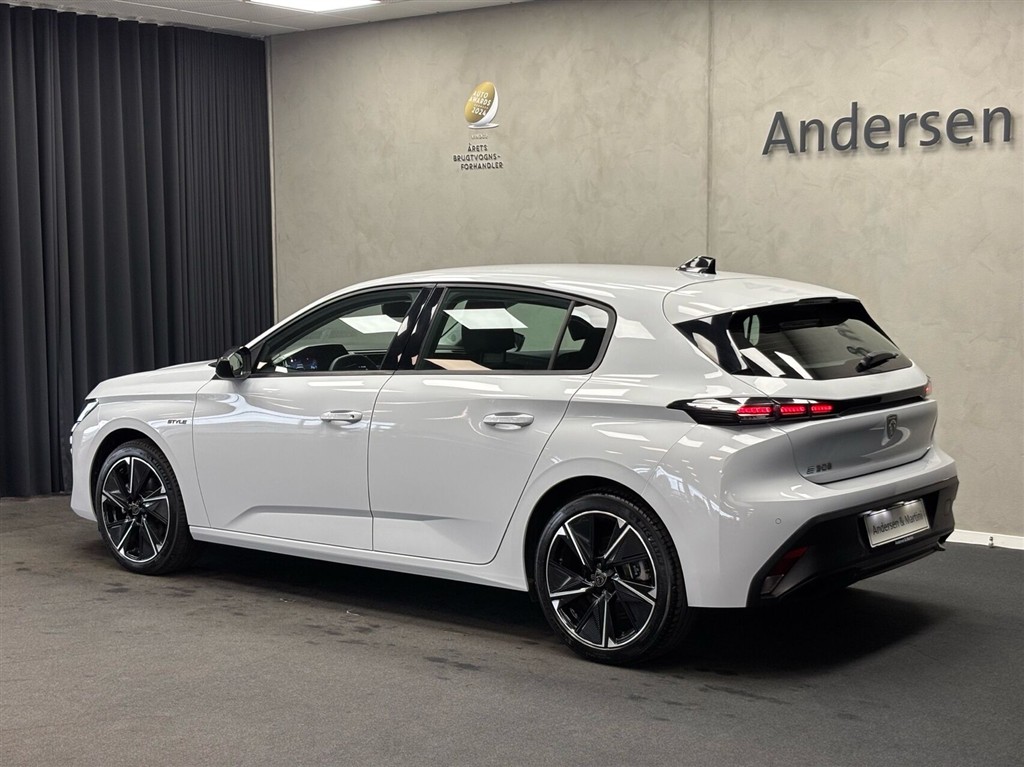 Peugeot e-308 EL Style 156HK Stc Aut. - Image 3